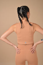 Cargar imagen en el visor de la galería, CROP TOP SIN MANGA NUDE BROWN
