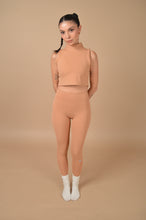 Cargar imagen en el visor de la galería, CROP TOP SIN MANGA NUDE BROWN
