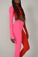 Cargar imagen en el visor de la galería, Sudadera Crop manga larga XOXO
