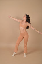 Cargar imagen en el visor de la galería, SET FLARE NUDE BROWN
